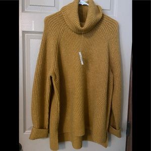 New with tags never worn Madewell gold turtle neck chunky sweater